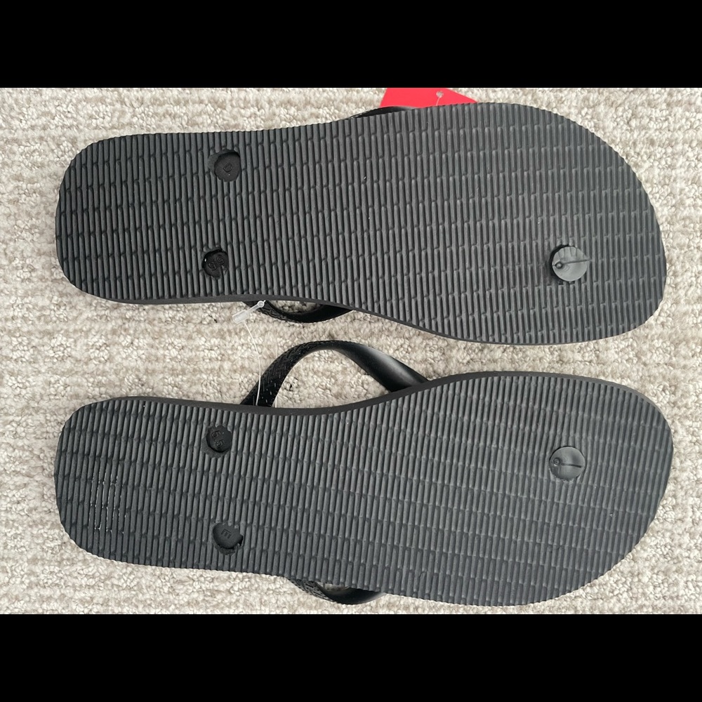Havaianas NWT black flip flops